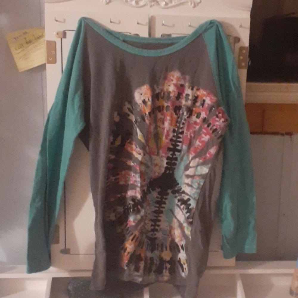 Multicolored long sleeve tee, for children.